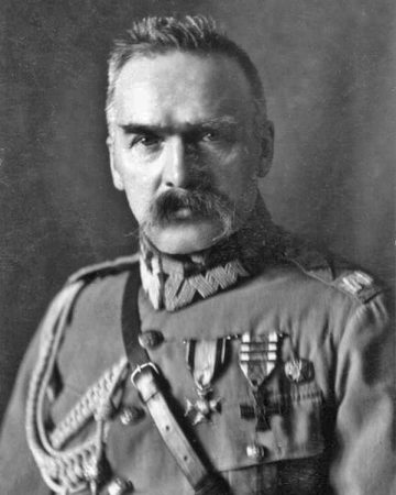 Źródło: pl.wikipedia.org/wiki/Józef_Piłsudski