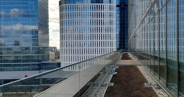 Dachy wykonane przez Tectum Group na budynkach biurowych